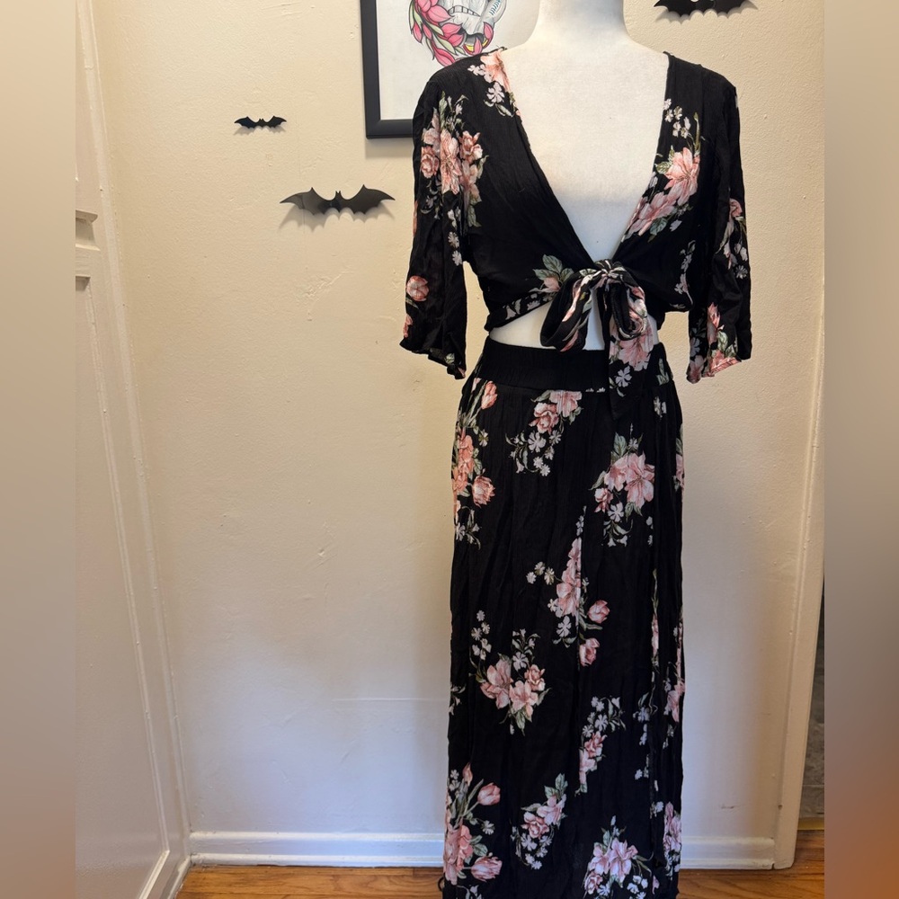 Final Touch Black Set with Floral Design (M/L)